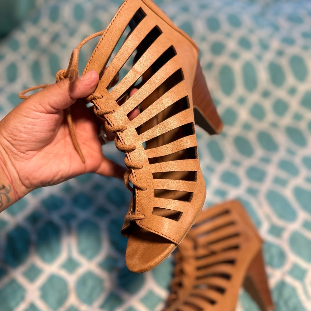 Cute sandals - Picture 2 of 5